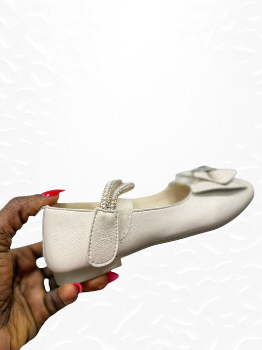 Cream bowtie princess shoes