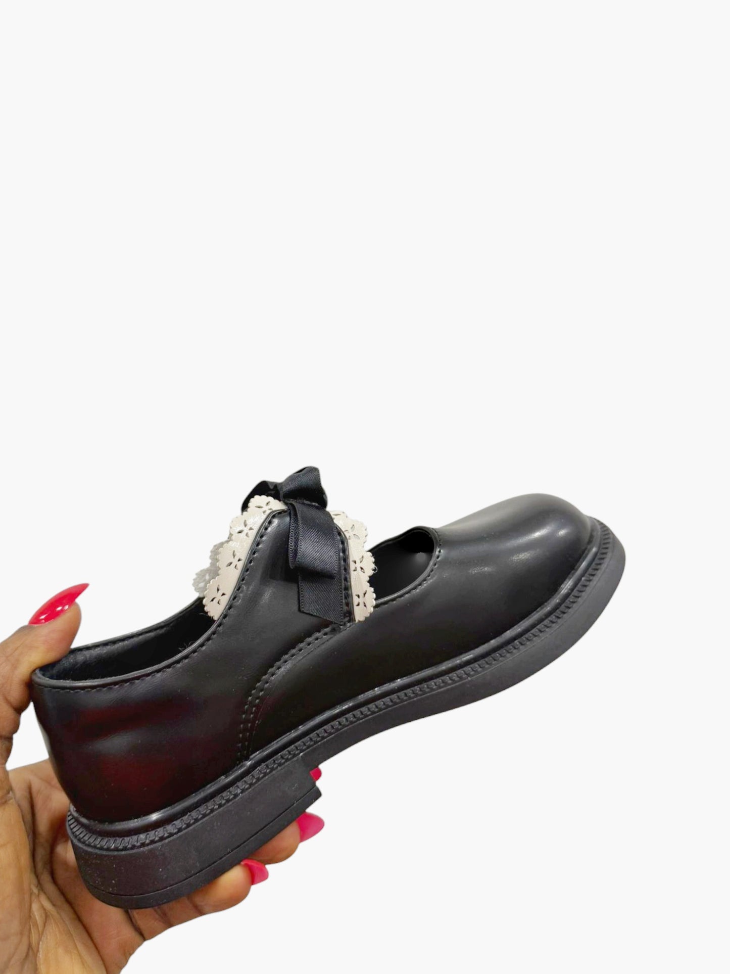 Black chic leather shoes with lace design ribbon