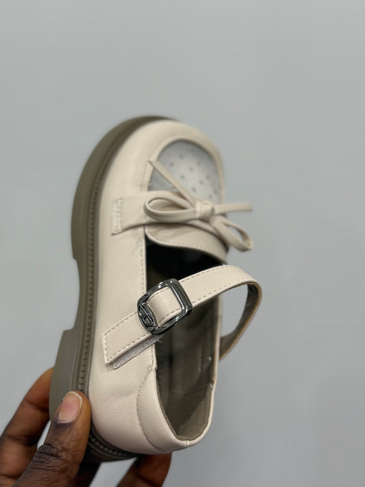 Creamy Bow