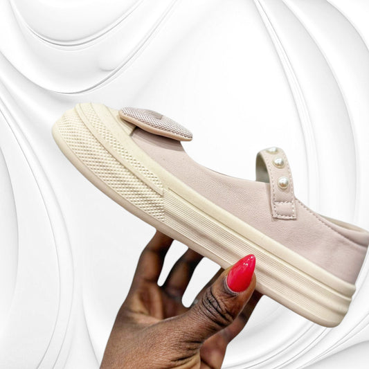 Beautiful slip-on bowtie shoes